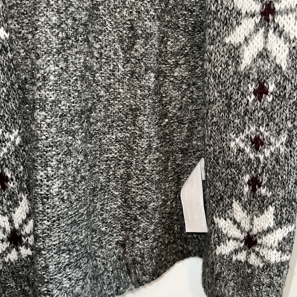 Abercrombie sweater - Picture 4 of 7